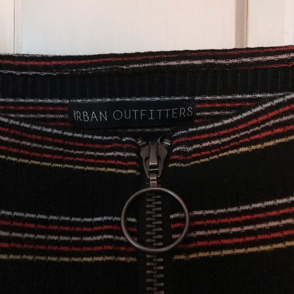 Striped Cropped Top - Picture 5 of 5